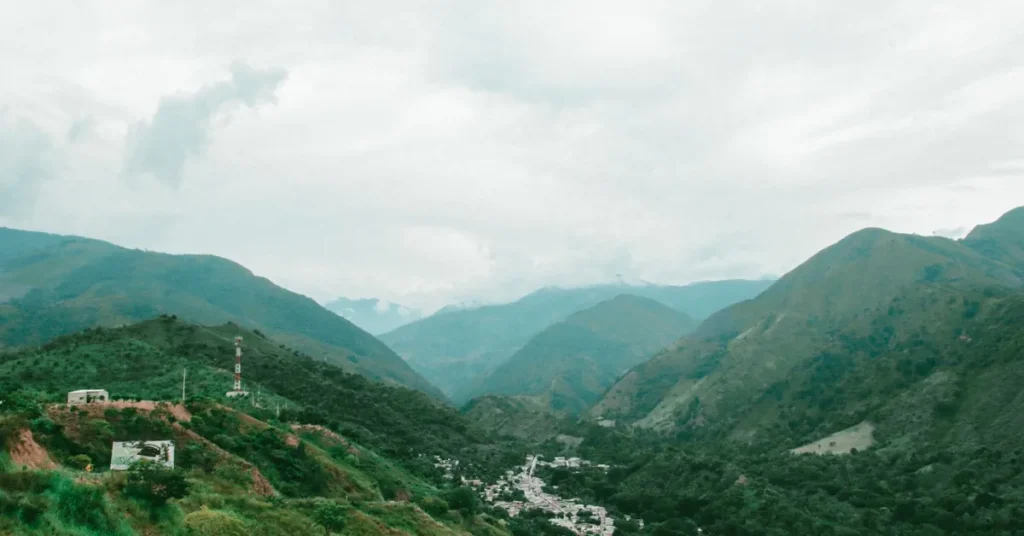 Seguridad privada en Valledupar: montañas de la Sierra Nevada cerca de Valledupar
